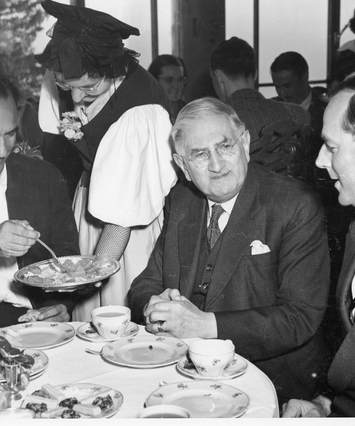 Oscar Leimgruber,  Sibnath Banerjeeand & Kim Beazley having tea