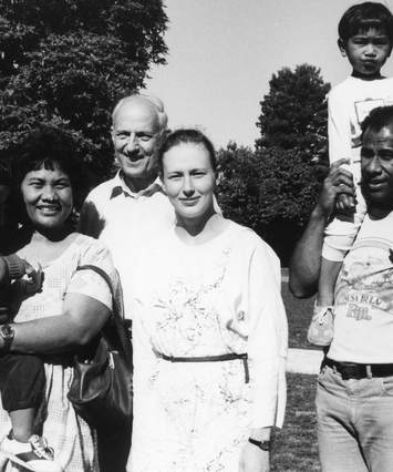 Paul Gundersen, Elina Gundersen, Matakite Maata family, B&W portrait photo