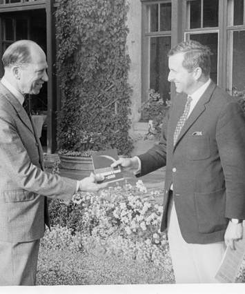 Sven Fraenki (Swed), with UK teacher, B&W portrait photo