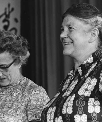 Rösli Flütsch & Leni Egli, B&W portrait photo