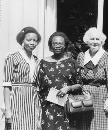  Dora Bantu, Kjeld et Inge Jörgensen, B&W photo