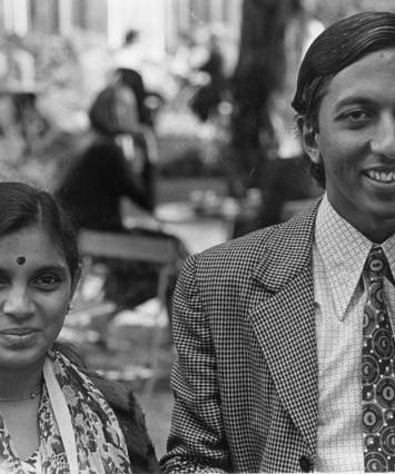 Nilu Gandhi,Kiran Gandhi Group Photo