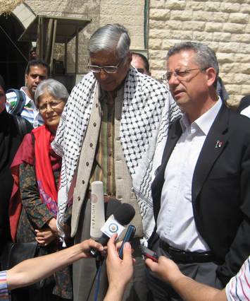 Rajmohan and Usha Gandhi with Mustapha Barghouthi in Hebron