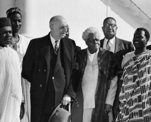 Buchman, Mary McLeod Bethune and group