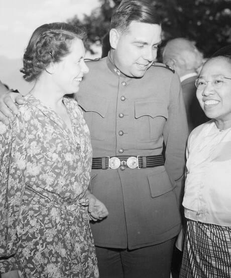 Robert Hahnloser, Dora Hahnloser, Daw Nientha, B&W portrait photo