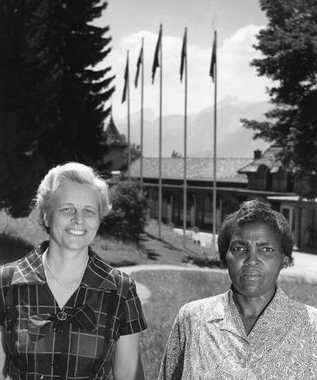  Agnes Hofmyer & Sarah Sarai, B&W portrait photo