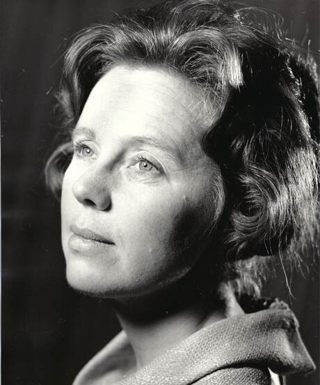 Nancy Ruthven, portrait photo