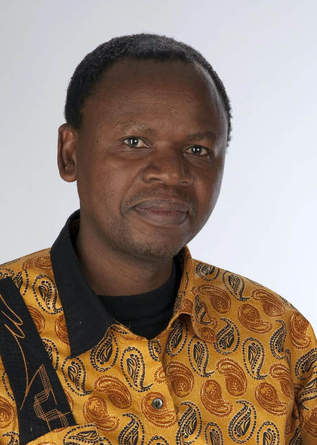 Mphalele Letlapa colour portrait photo 02