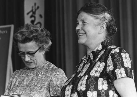 Rösli Flütsch & Leni Egli, B&W portrait photo
