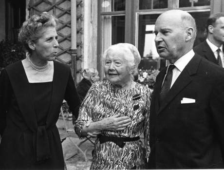 Doe Howard,Dame Flora Macleod,Vogelsang